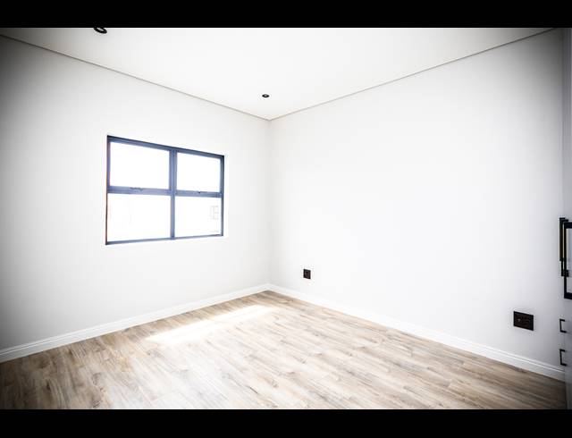 4 BEDROOM FREEHOLD FOR SALE IN SANDOWN